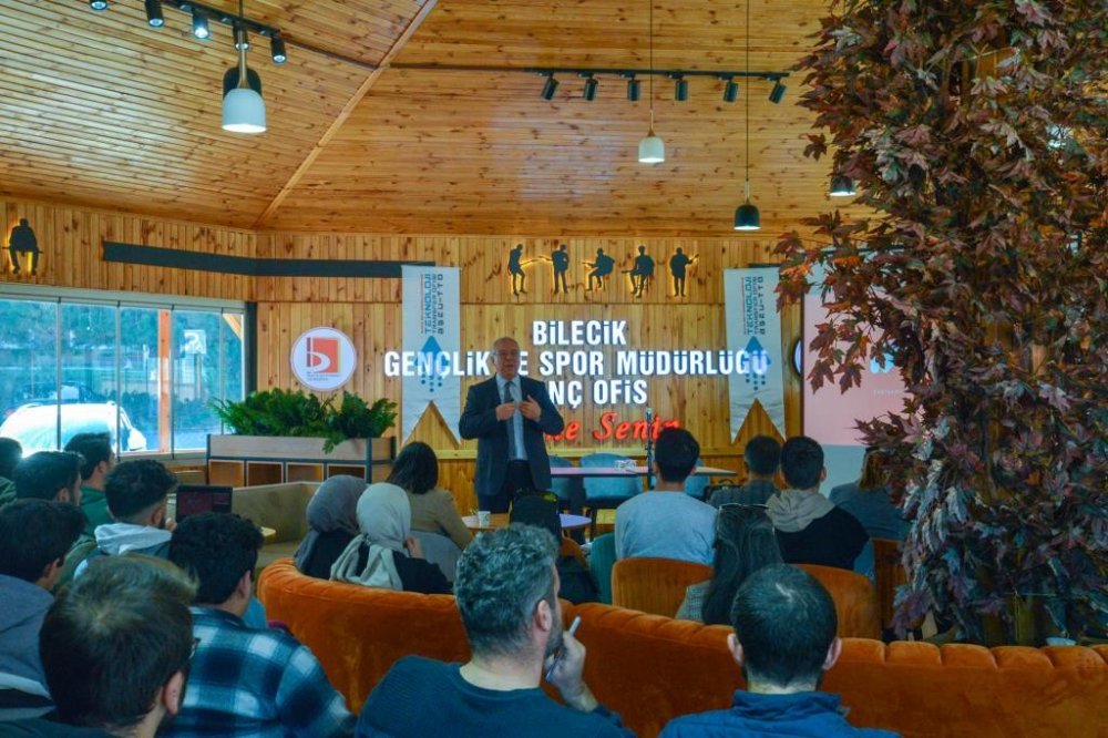 Üniversite’de Teknofest söyleşisi düzenlendi