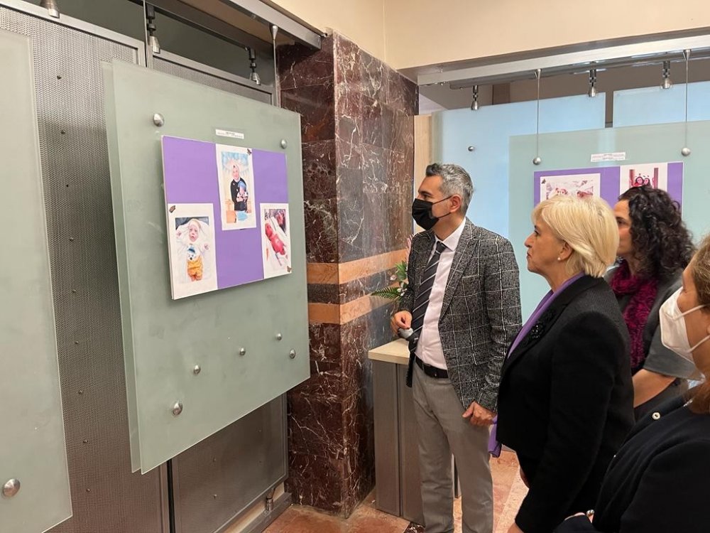 Prematüre bebeklerin ilk ve son haline ait fotoğraflar sergilendi