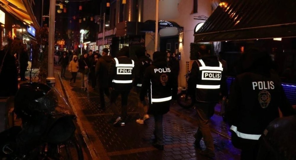 Bir gecede 7 bin 649 şahıs sorgulandı
