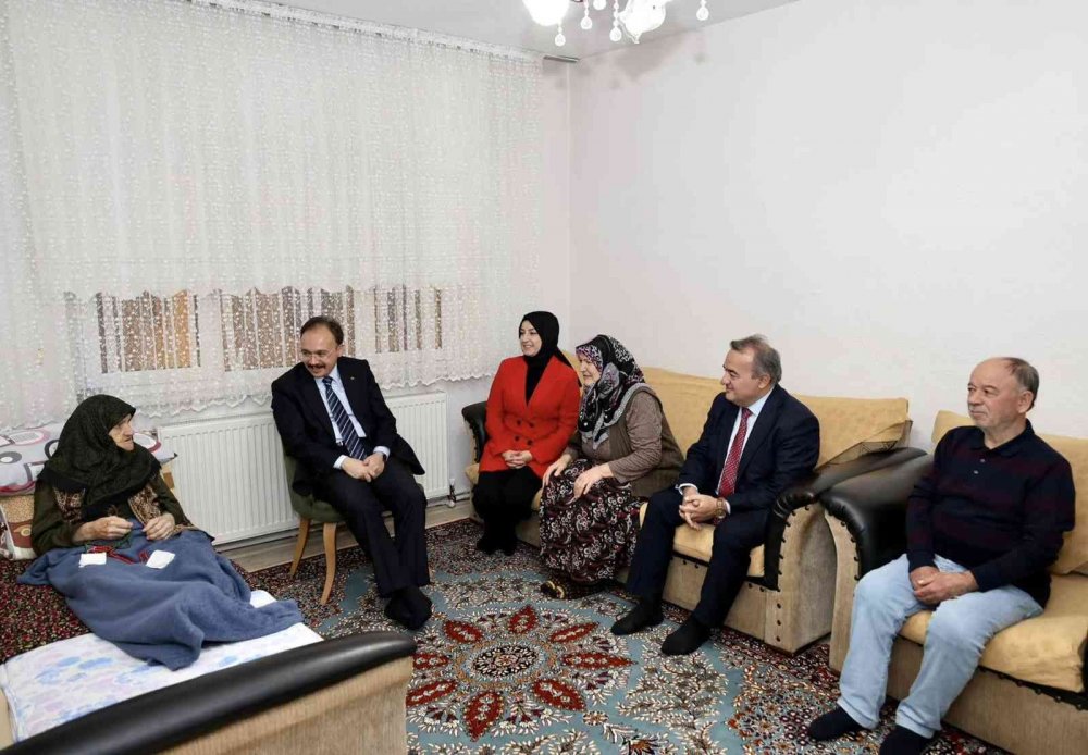 Vali Kızılkaya, şehit ailelerini unutmuyor