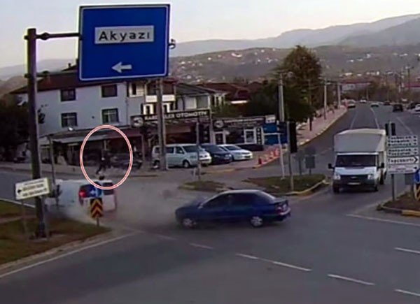 1 kişinin öldüğü, 4 kişinin yaralandığı kaza kamerada