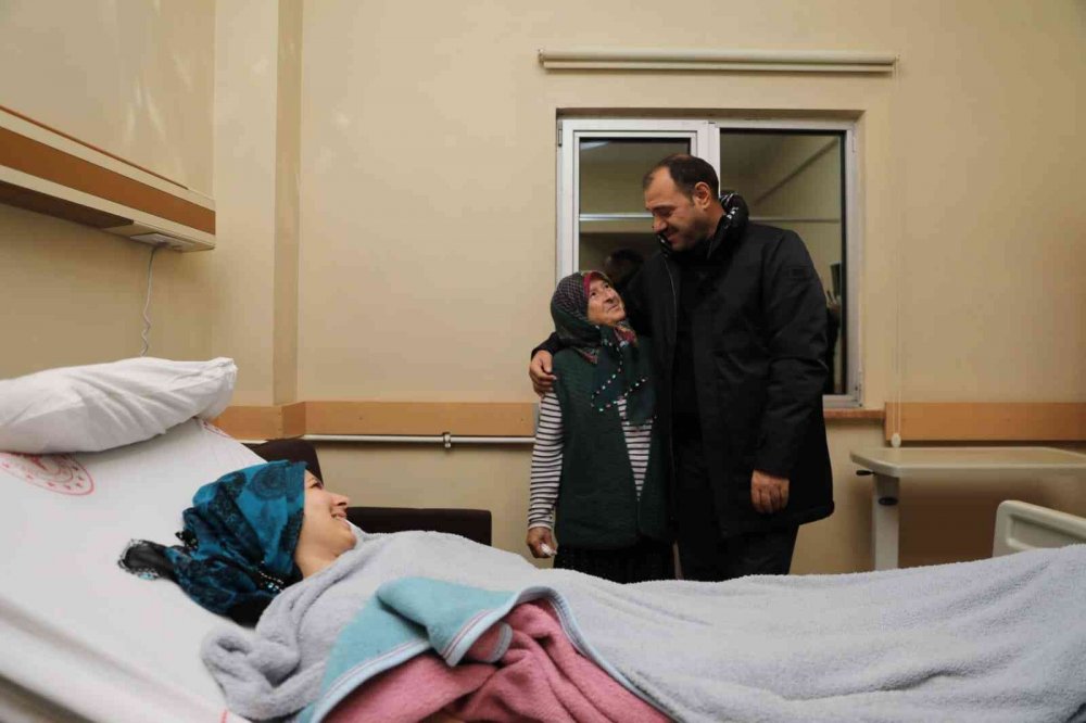 Sakarya’da depremden etkilenen vatandaşlar hastaneye kaldırıldı