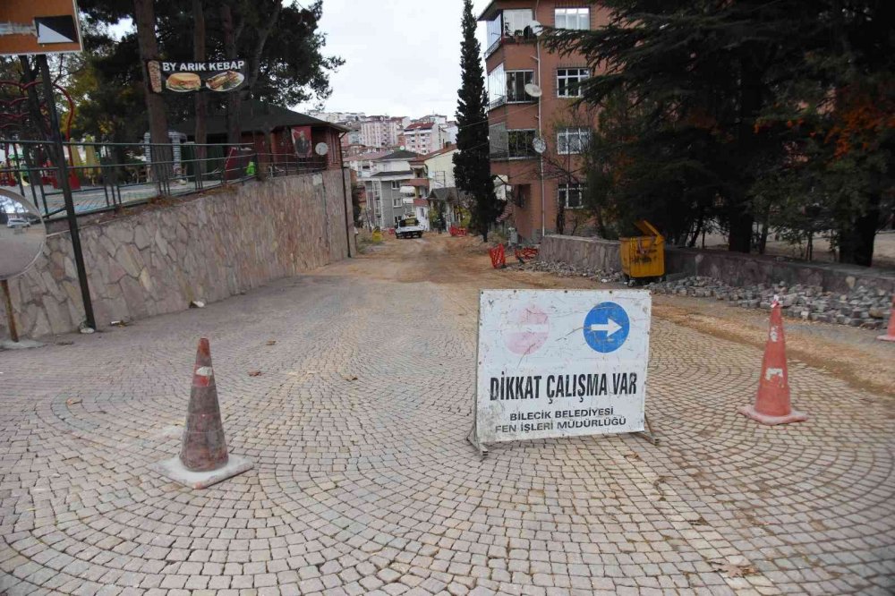 Şeyh Edebali Türbesi yolu çalışmaları devam ediyor