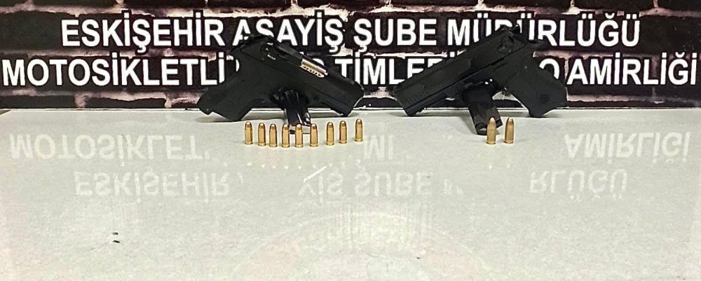 Şüpheli şahıslardan tabanca ve pompalı tüfek ele geçirildi