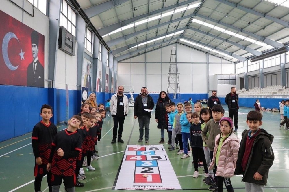 Geleneksel çocuk oyunları şenliği başladı