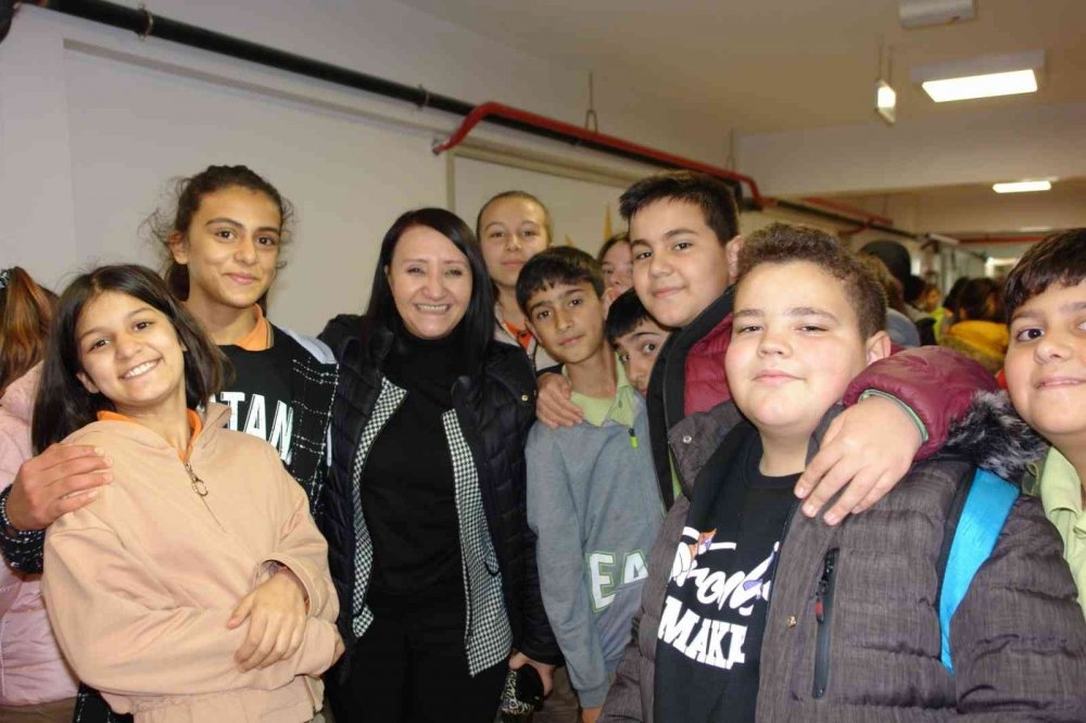 Kitap fuarına öğrencilerden yoğun ilgi