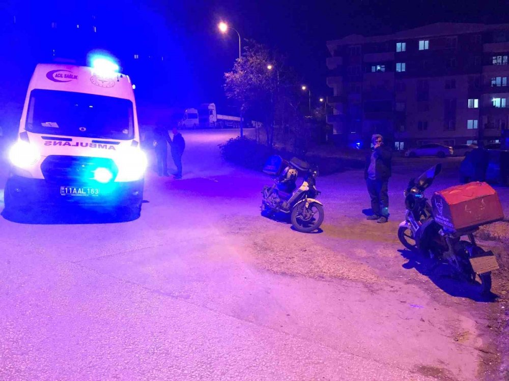 Otomobil ile motosiklet çarpıştı