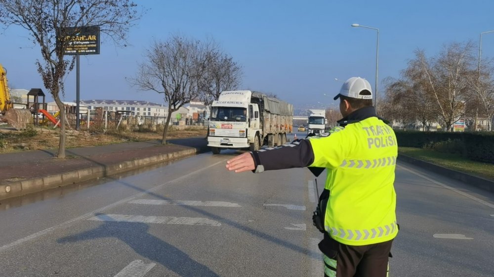 Kış lastiğinde kurallara uymayan sürücülere ceza