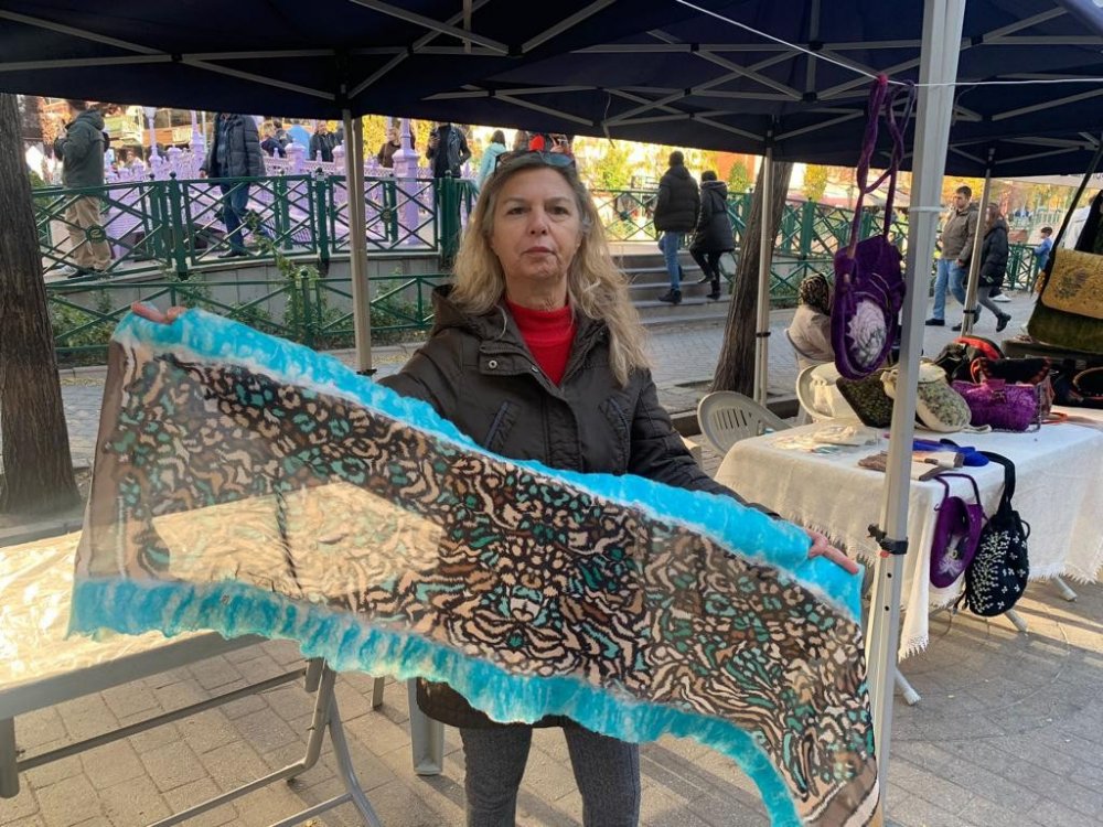 Sulu keçe ürünleri ile tüm kadınlara örnek oluyor