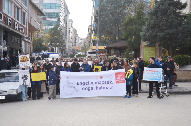 engelliler-gunu-yuruyusunde-engele-takildilar2-001.jpg