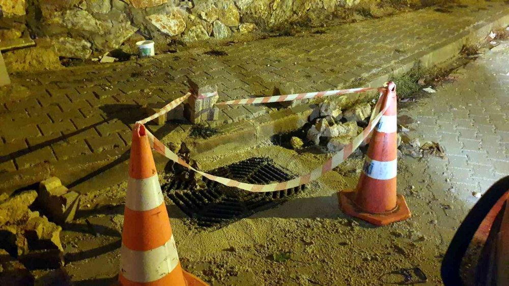 Hırsızlar bu kez de toplu konutların mazgallarını çaldılar