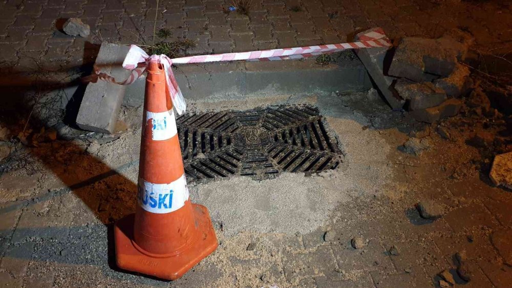 Hırsızlar bu kez de toplu konutların mazgallarını çaldılar