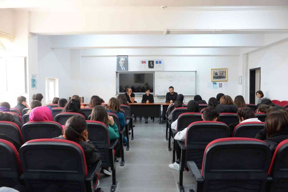 Öğrencilerle sanat dolu sohbet