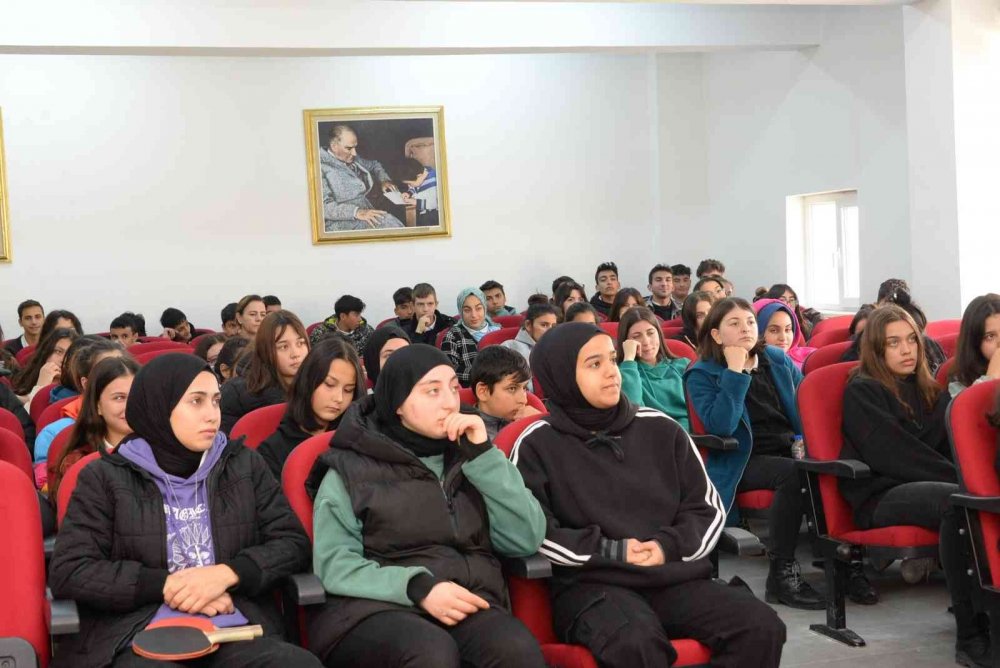 Öğrencilerle sanat dolu sohbet