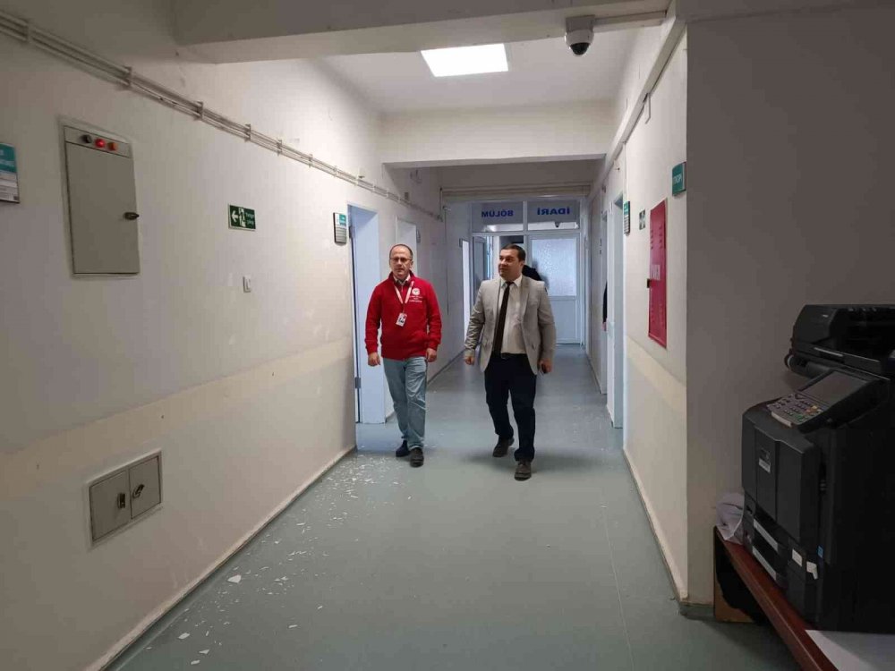 Hastanedeki yıpranan ve dökülen duvarlar boyatıldı