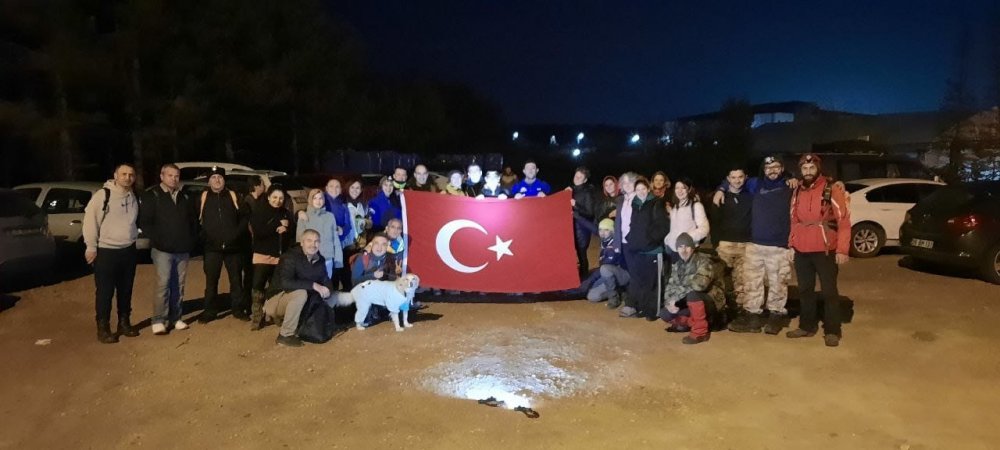 12 kilometrelik gece yürüyüşü şehir stresinden uzaklaştırdı