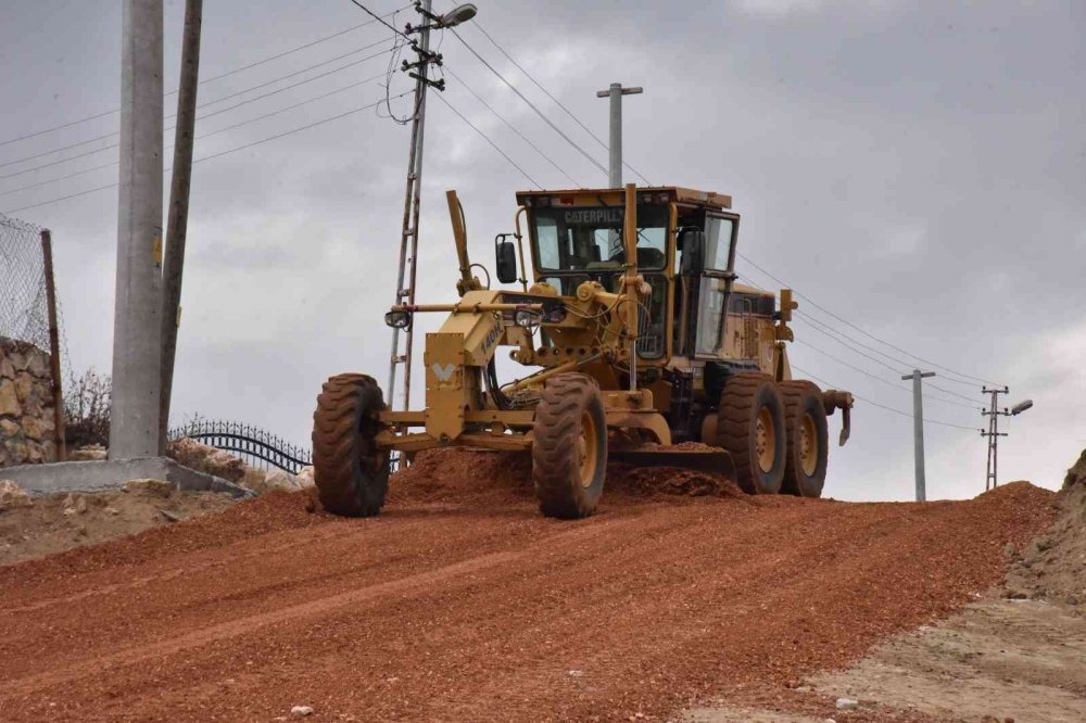 Açılan yeni yollar ile ulaşım ağı gelişiyor