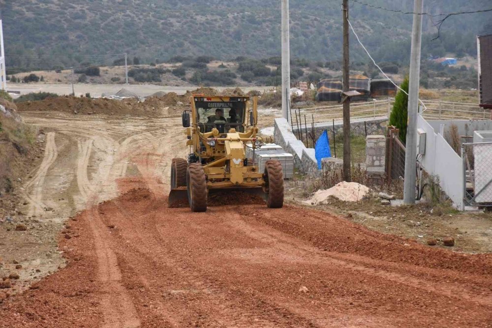 Açılan yeni yollar ile ulaşım ağı gelişiyor