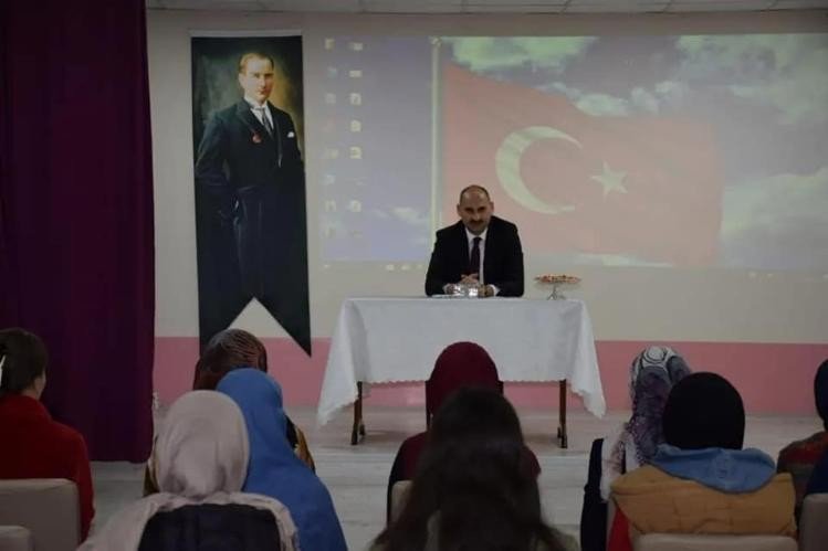 Kız yurdunda bulunan öğrenciler ile program yapıldı