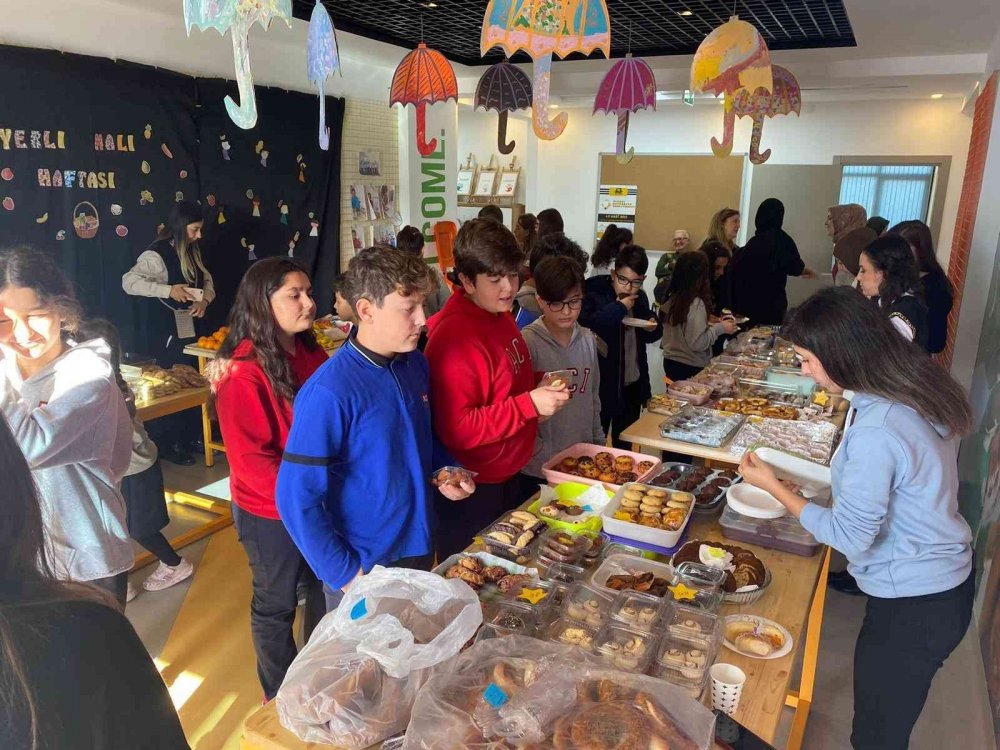 Miniklerden topladıkları paraları sokak hayvanları için kullanıcak