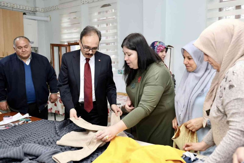Halk Eğitim Merkezi kurslarında incelemeler yaptı