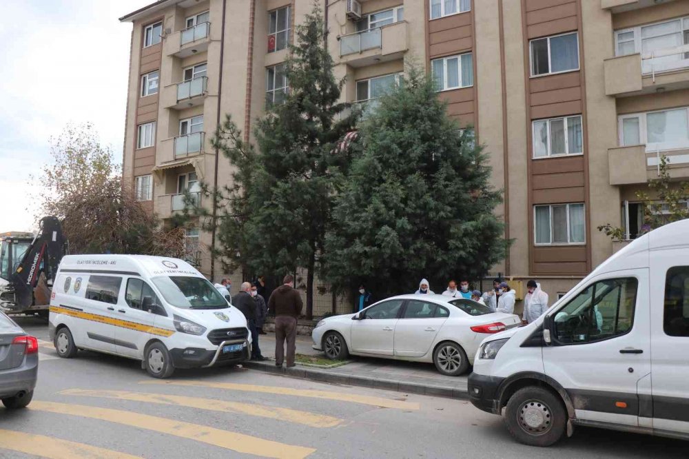 Çöp evde ölü bulundu