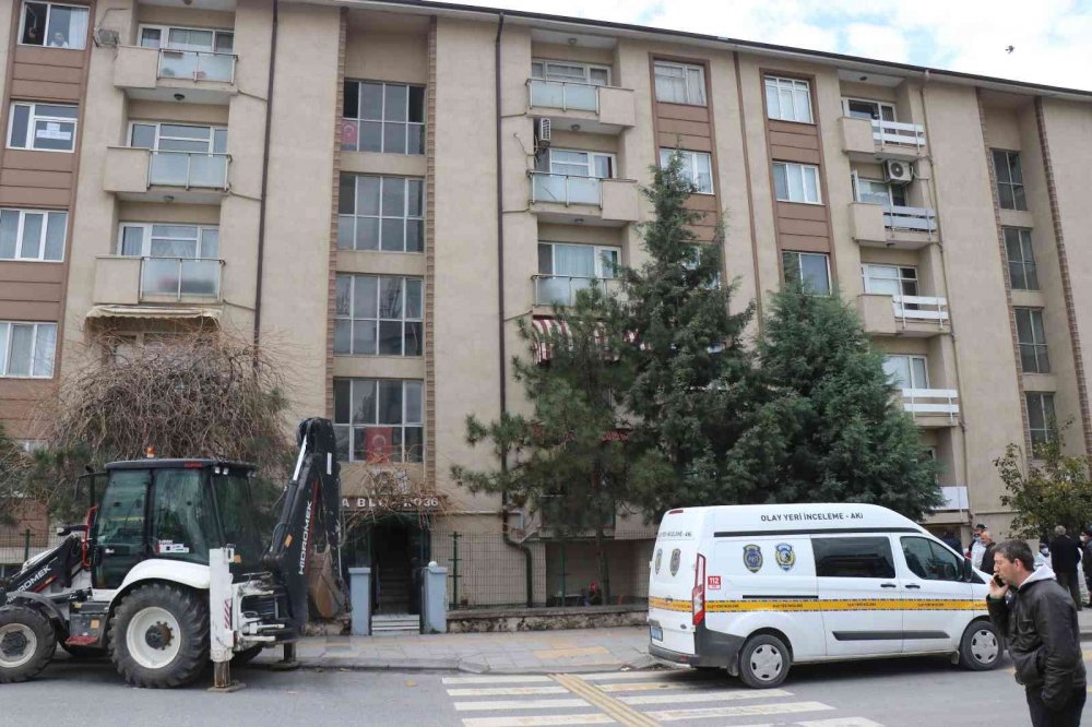 Çöp evde ölü bulundu