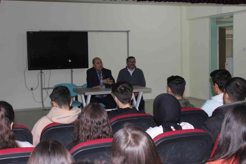 Kaymakam Ünal, Kariyer Günlerine katıldı