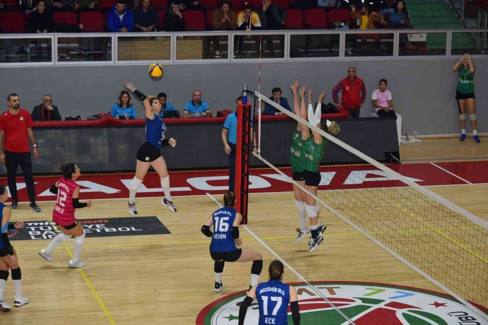 Bozüyük Belediyesi Eğitim ve Spor Kulübü grup liderliğini sürdürüyor