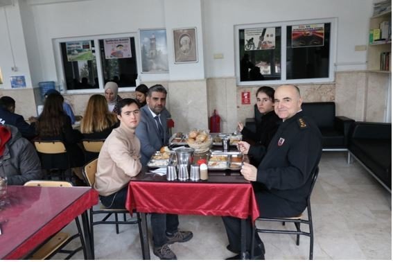 Jandarma özel öğrencileri misafir etti