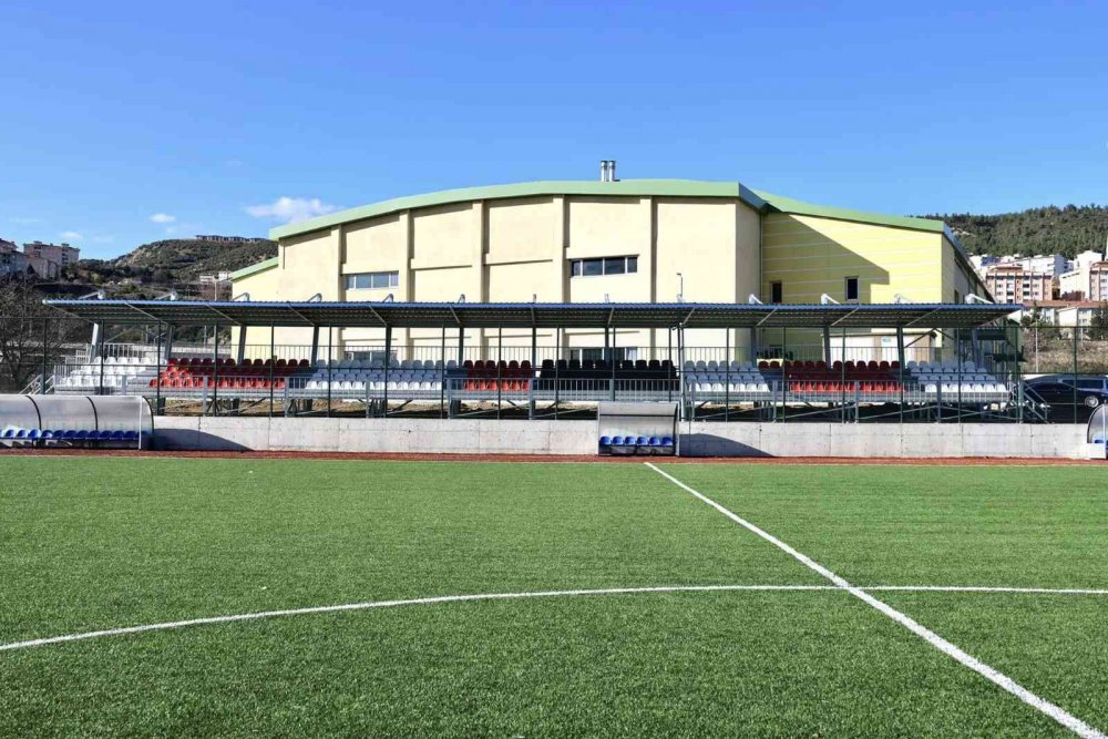 Bilecik’te futbol sahası yenileniyor