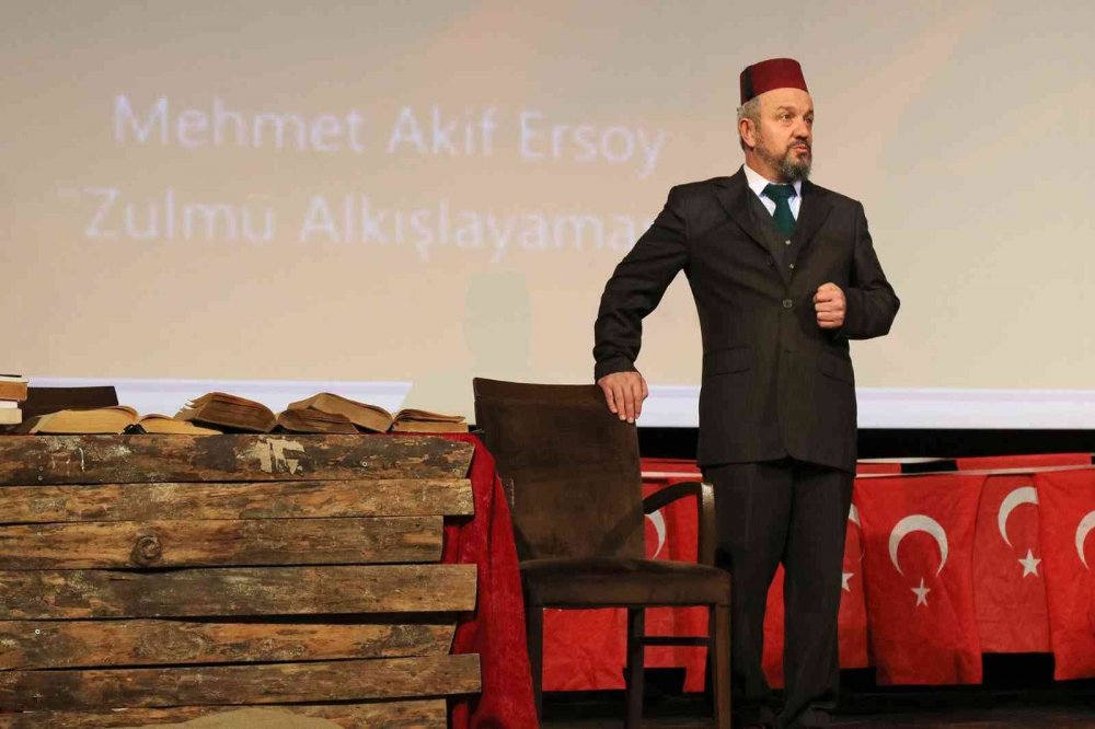 "Ben, Mehmet Akif" oyunu duygu dolu anlar yaşattı