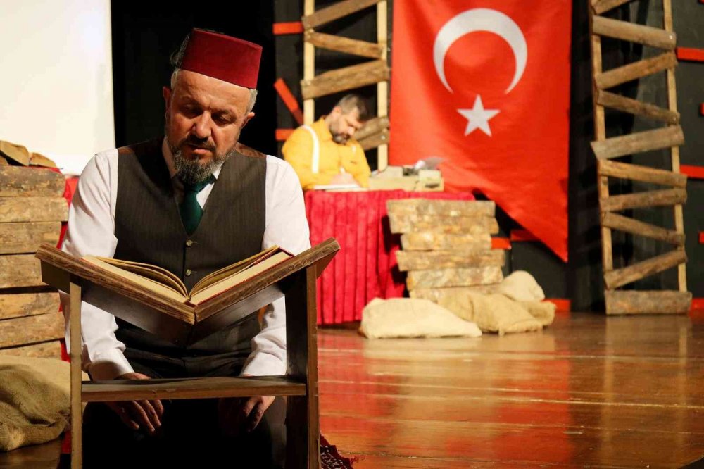 "Ben, Mehmet Akif" oyunu duygu dolu anlar yaşattı