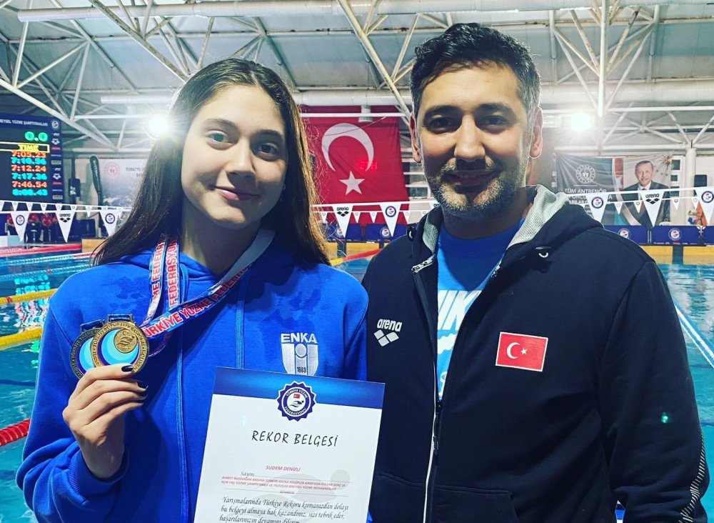 Eskişehirli milli yüzücüden bir rekor daha