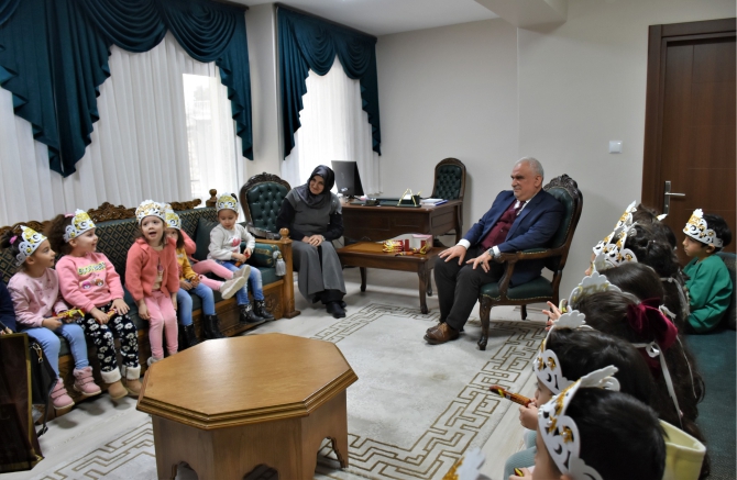 minikler-kurana-gecmenin-sevincini-yasadi2.jpg