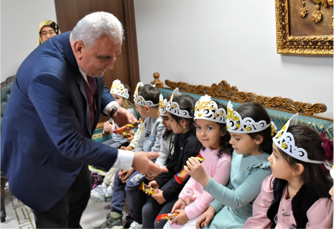 minikler-kurana-gecmenin-sevincini-yasadi3.jpg