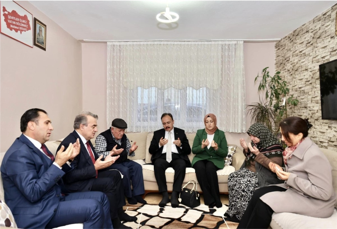 vali-kizilkayadan-sehit-ailesine-ziyaret2.jpg