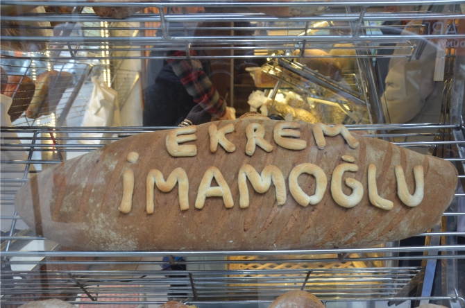 iammogluna-ozel-ekmek-yaptilar1.jpg