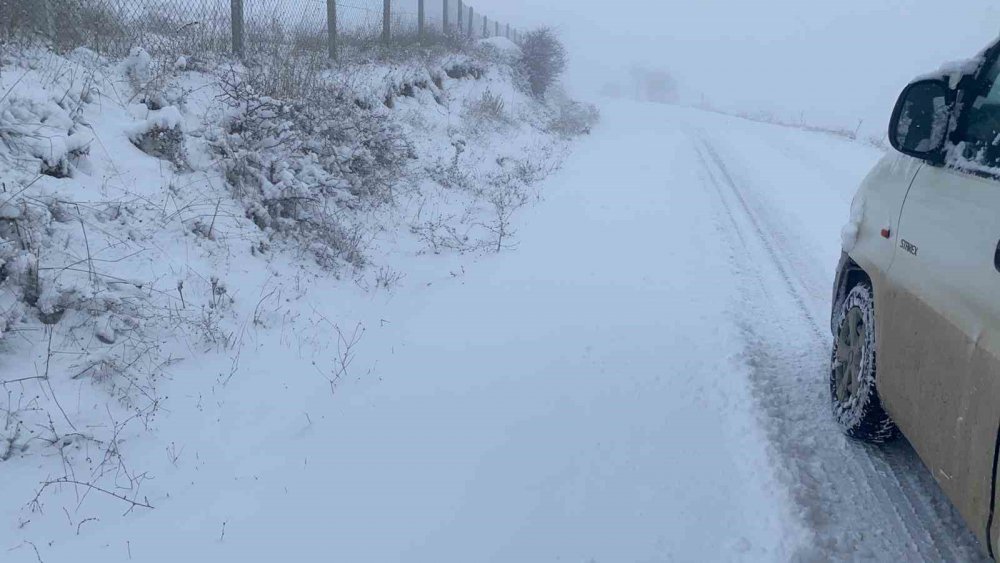 Osmaneli’nin yüksek kesimlerinde kar yağışı etkisini gösterdi