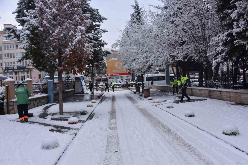 Bozüyük'te karla mücadele başladı
