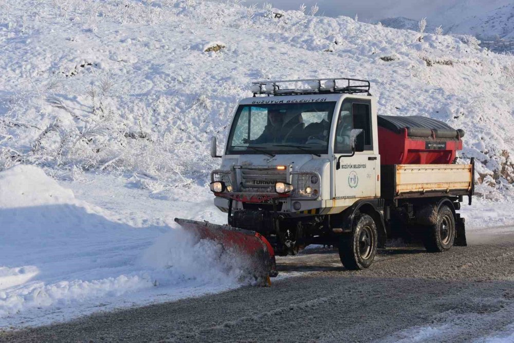 Bozüyük'te karla mücadele başladı