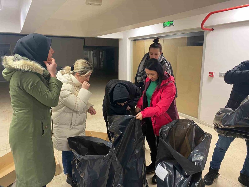 7’den 70’e herkes depremzedeler için seferber oldu