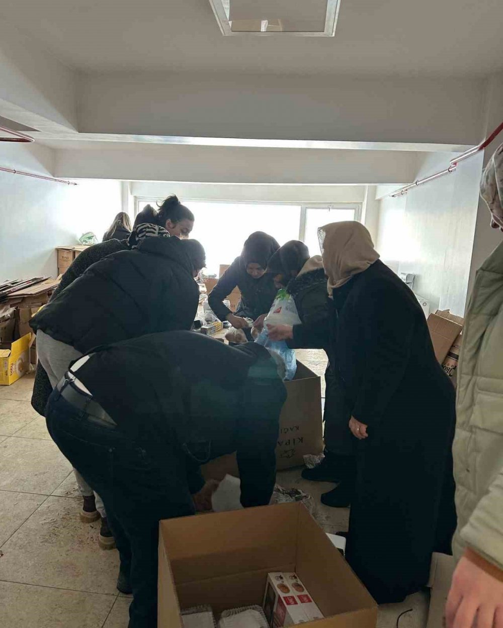 Deprem bölgesine göndermek için binlerce poğaça yaptılar