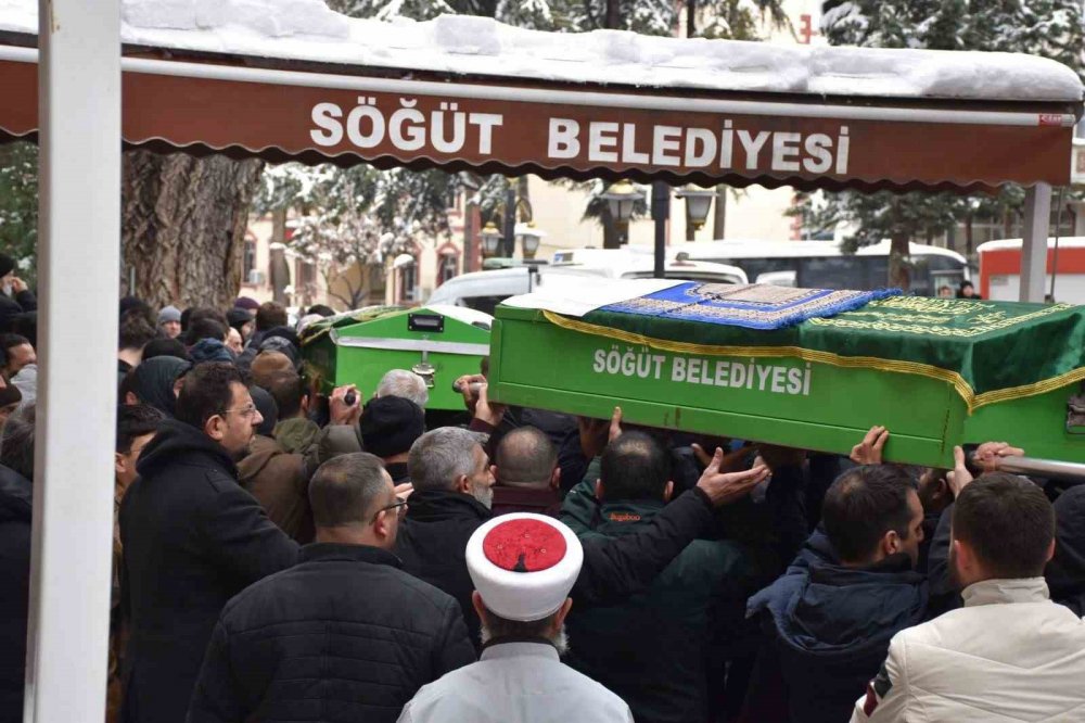 Ziyarete gittikleri Hatay’da depremde hayatını kaybeden anne ve oğlu toprağa verildi
