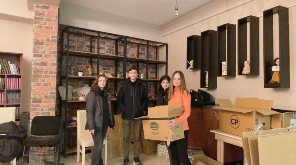 Özel eğitim öğrencileri deprem bölgesi için yapılan hazırlıklara yardım etti