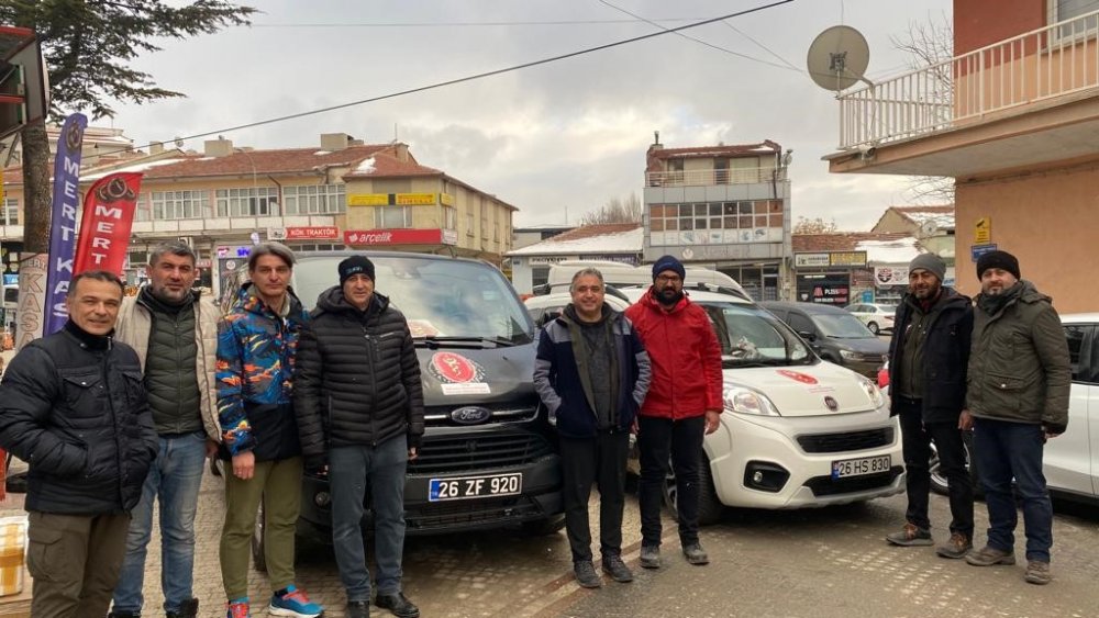Veteriner hekimler deprem bölgesini yalnız bırakmadı