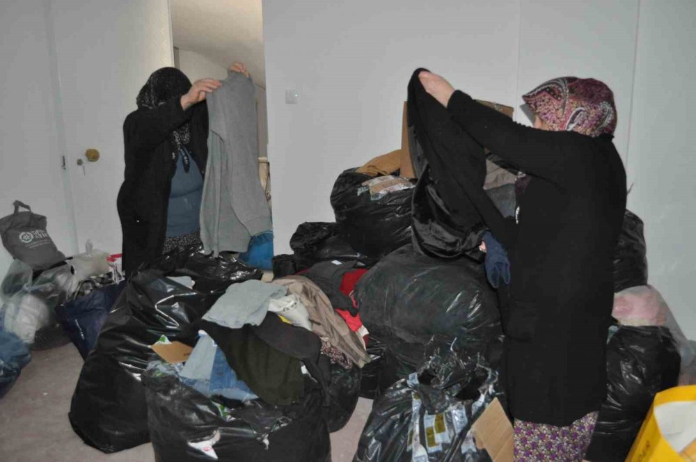 30 Depremzede aile evlerine yerleşti