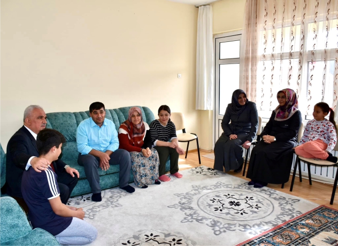 muftu-erhundan-depremzede-ailelere-ziyaret1.jpg