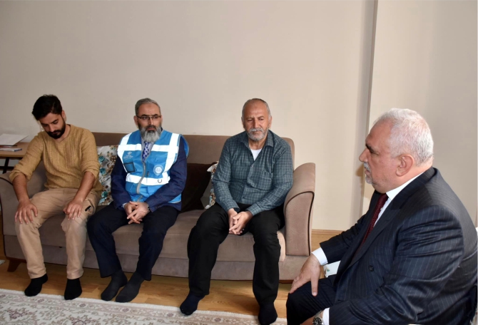 muftu-erhundan-depremzede-ailelere-ziyaret2.jpg