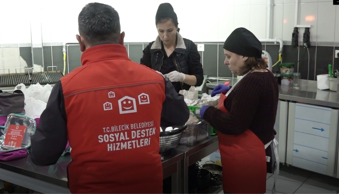 belediyeden-cocuklara-beslenma-cantasi2.jpg